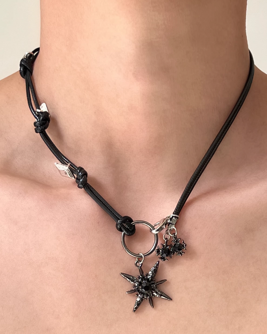 ブラックチャームネックレス　L0272