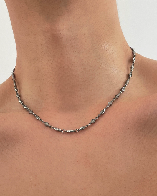 ダイアモンドシェイプシルバーネックレス　L0474