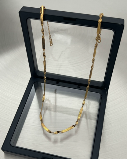 ゴールドデザインネックレス　L0548
