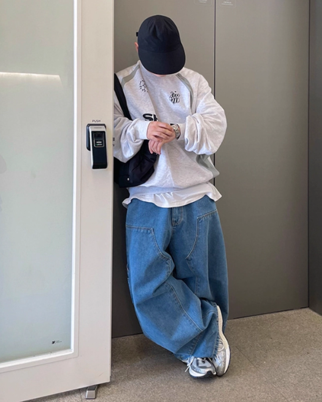 ダブルニーバルーンデニムパンツ　MR0009